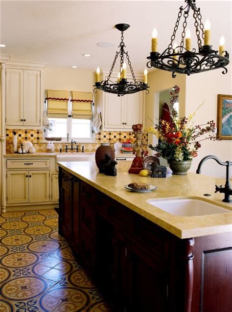 Colonial Kitchen in San Marino - Traditional - Kitchen - Houzz