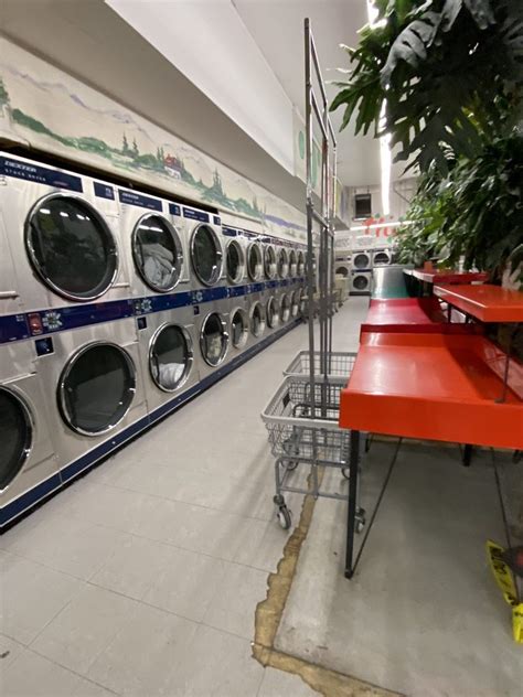 Laundromat etiquette isn't rocket science. Get the scoop 