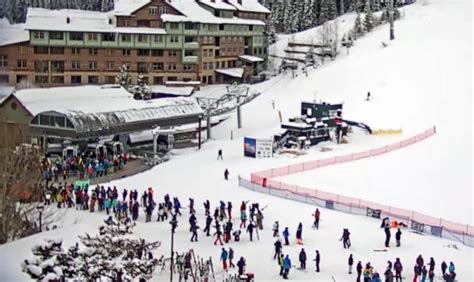 Colorado ski resort predicts long spring skiing season