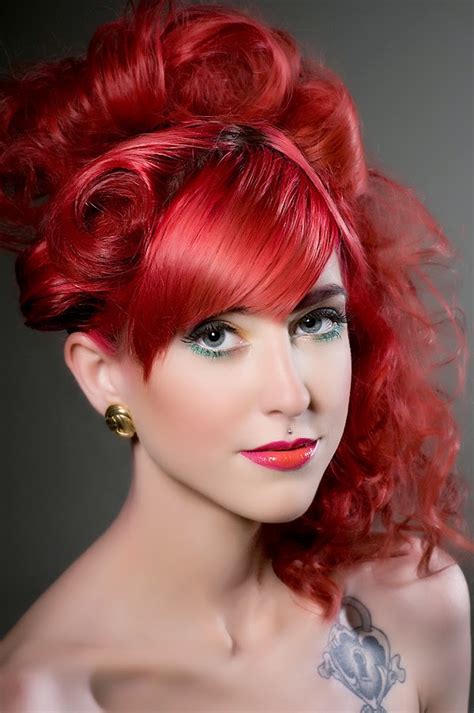 Coloring red hair. Select a 10-volume developer to lift your hair by 1 shade. Volume 10 developer is the gentlest option and is best for minor hair color changes like brown to black. Choose a 20-volume developer to lift hair by 2 shades and help cover greys. Go for a 30-volume developer to lift your hair 3-4 shades. 