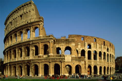 Colosseum, Kolosseum eller Flaviska amfiteatern ( latin: Amphitheatrum Novum eller Amphitheatrum Flavium, italienska: Anfiteatro Flavio eller Colosseo) är en ellipsformad amfiteater i Rom, uppförd mellan 70 och 80 e.Kr. [ 1] Kejsar Vespasianus började bygget som slutfördes av hans son Titus. Under romerska rikets tid hade man strid mellan ....