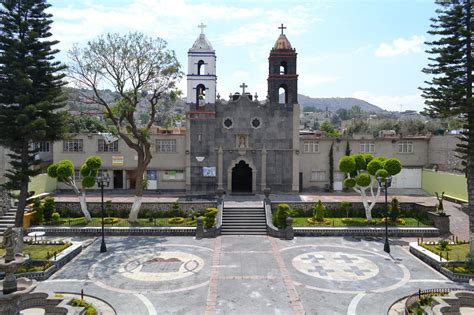 El municipio de Colotlán está ubicado en la región norte del estado de Jalisco, México. Limita al noroeste con el municipio de Santa María de los Ángeles, al suroeste con municipio de Totatiche, también al noroeste y el sureste con el estado de Zacatecas.. 