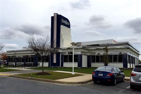 com Gateway Overlook is a unique triple grocery-anchored community shopping center that features a successful Trader Joe’s, Aldi, and Costco. . 