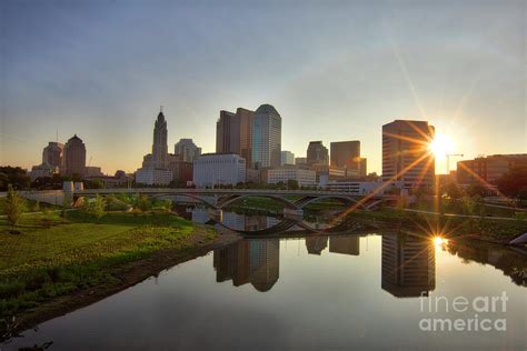 Columbus oh sunrise. Throughout the year, in Columbus, there are 42.3 snowfall days, and 12.28" (312mm) of snow is accumulated. Daylight In Columbus, Ohio, the average length of the day in April is 13h and 17min. On the first day of April, sunrise is at 7:14 am and sunset at 7:56 pm. On the last day of the month, sunrise is at 6:32 am and sunset at 8:26 pm EDT ... 