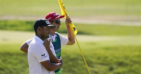Column: Camilo Villegas’s comeback was sparked by a caddie who loves to coach