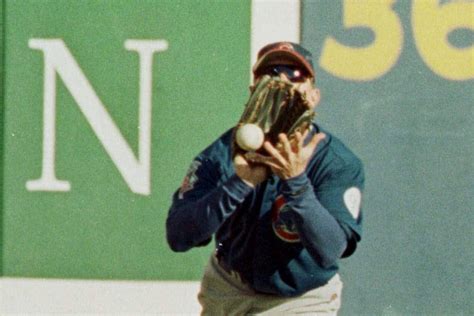 Column: Chicago Cubs’ blown game in Atlanta is a blast from the past — the 1998 Brant Brown ‘Oh, no!’ drop