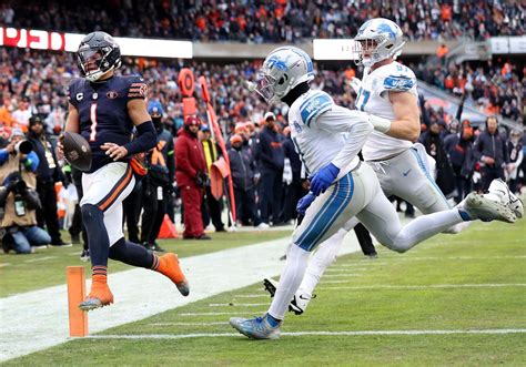 Column: Free play. Big win. How Justin Fields and the Chicago Bears turned a Detroit Lions gaffe into a statement moment.