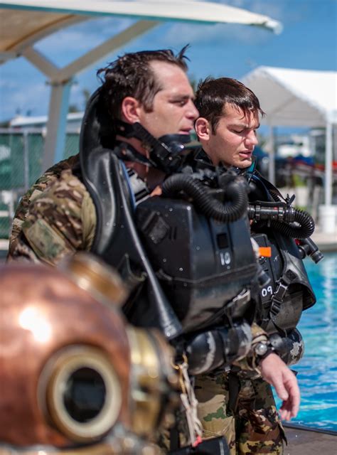 Combat Diver Qualification Course challenges Special Forces Article