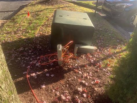 Comcast cable line down in yard. VBSSP-RICH. Hello saftek and welcome, You should contact 1800-391-3000 and speak to any technical agent and request them to put in a Saftey ER ticket and a wiring crew will be dispatched to you location. Hope this helps you out. 