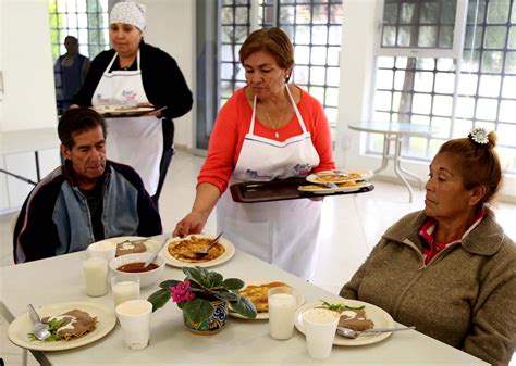 Comedores cerca de mi. Guía de comedores comunitarios y públicos en CDMX 2023. El programa opera a través de tres modalidades: Comedores Comunitarios, Comedores Públicos y … 