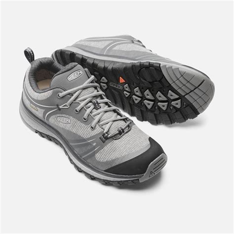Comfortable waterproof shoes. Jan 8, 2023 · New Balance also produces waterproof golf shoes and waterproof hiking and trail shoes. These Fresh Foam 880v10 GTX take the 880v10 shoe and give it a Gore-Tex treatment. 