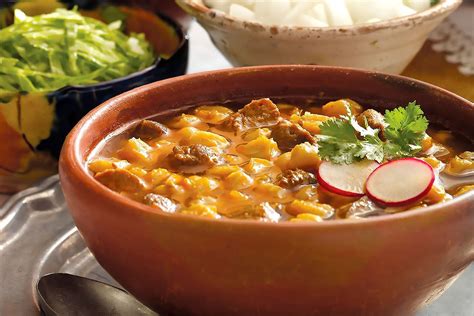 La cocina mexicana contemporánea es el resultado de una larga y rica historia que se ha construido a partir de la fusión de diversas culturas, ingredientes y tradiciones. La base de la gastronomía mexicana inició en la época prehispánica con el desarrollo de culturas como la Mexica, Zapoteca, Maya y Mixteca. . 
