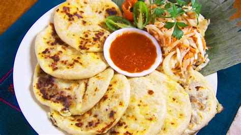 Comida pupusas. A pupusa is a thick griddle cake or flatbread from El Salvador and Honduras made with cornmeal or rice flour, similar to the Colombian and Venezuelan arepa.In El Salvador, it has been declared the national dish and has a specific day to celebrate it. It is usually stuffed with one or more ingredients, which may include cheese (such as quesillo or cheese with loroco buds), chicharrón, squash ... 