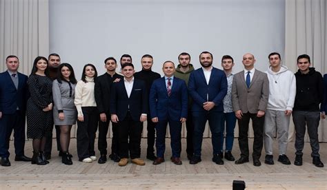 Commander-in-chief Chief President Gathers with Representatives of the Armenian Community in Doha