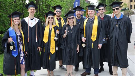 Aug 8, 2023 · LAWRENCE — The names of more than 6,600 graduates at the University of Kansas for summer and fall 2022 and spring 2023 have been announced by the University Registrar. Many graduates and candidates for degree celebrated by participating in KU Commencement, which took place May 14. 