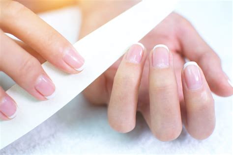 Comment bien choisir et utiliser une lime à ongles