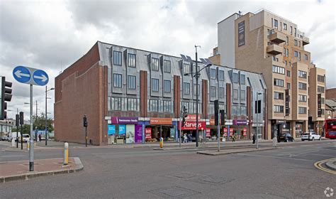 Commercial property to rent in High Street, Hounslow TW3