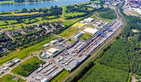 Commission clears creation of a joint venture by Samskip Holding, Duisburg Hafen and TX Logistik