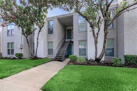 La Maison at River Oaks. 2727 Revere St, Houston, TX 77098. Report an Issue Print Get Directions. See all available apartments for rent at Retreat at Westchase in Houston, TX. Retreat at Westchase has rental units ranging from 641-1035 sq ft starting at $1220.. 