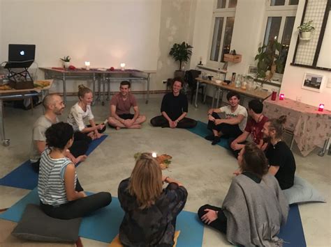 When we facilitate a meeting, this means setting up a dedicated spaces in which to discuss, create, prioritize and decide together. Those spaces are different from our normal interactions. They are set aside from the rest of the flow of the day and have rituals for starting, ending and running them. We call them meetings.. 