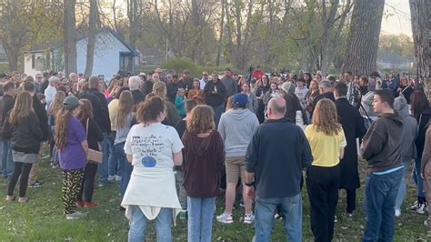 Community holding candlelight vigil for Kaylin Gillis