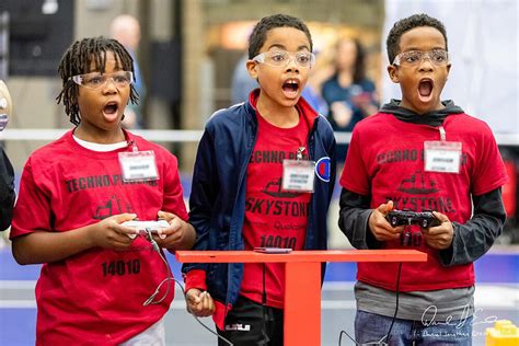 Communitybuilder Leon Pryor takes Detroit’s FIRST Robotics program to