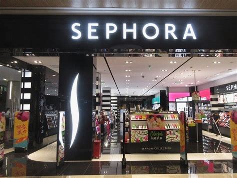 Competitor of sephora. The competition is heating up among retailers selling skincare products and cosmetics. Sephora now has a partnership with Kohl's, which is also located in shopping centers, while Target has chosen ... 
