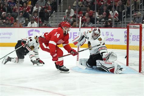 Compher and Fabbri each score 2 goals as Red Wings beat Blackhawks 5-1 for 4th win in 5 games