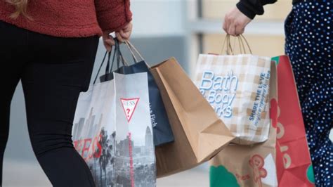 Compradores motivados rompen récord de ventas navideñas en Black Friday