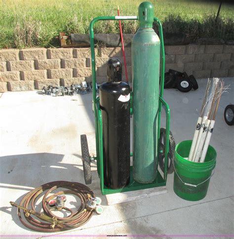Highmark utilizes compressed dry-air cylinders than can be filled and refilled for multiple uses. These cylinders can be refilled using SCUBA tanks with a ....