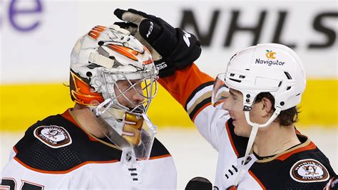Comtois, Grant rally Ducks to 3-1 win over Flames