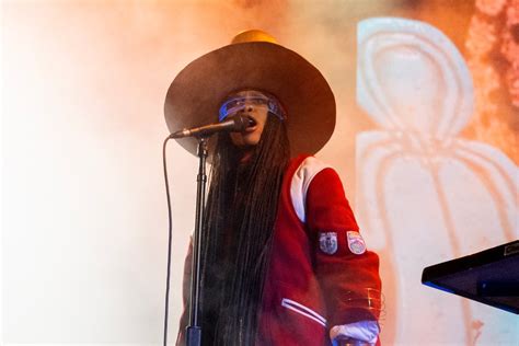 Concert review: Erykah Badu focuses on grooves and vibes at Xcel Energy Center