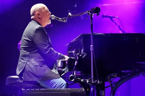 Concert review: Odd couple Billy Joel and Stevie Nicks offer fun night at U.S. Bank Stadium
