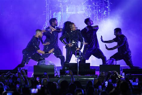 Concert review: With vocal assistance, Janet Jackson crams in her many hits at Xcel Energy Center