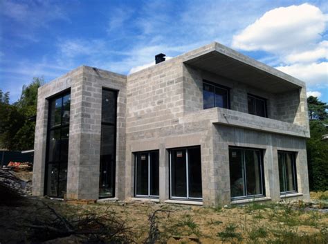 Concrete block house. Lightweight “autoclaved concrete blocks” are used in concrete block house plans, and they are another method of construction. “Poured in place” concrete walls systems can be found in cinder block house plans. Any of these methods offer distinct and varied benefits to the user. 