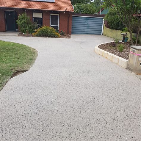 Concrete driveway resurfacing. QUIKRETE® Concrete Resurfacer provides an economical alternative to removing and replacing existing old, spalled concrete. QUIKRETE® Concrete Resurfacer is a special blend of Portland cement, sand, polymer modifiers and other additives designed to provide a shrinkage compensated repair material for making thin repairs to sound concrete … 