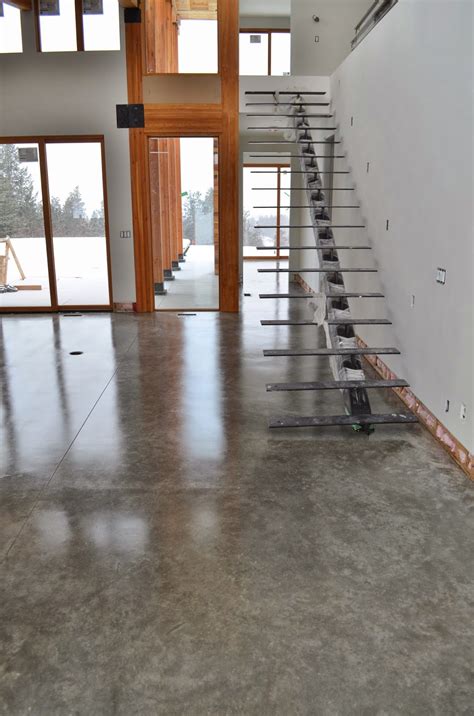 Concrete floors in homes. Industrial-grade Flake Floor Kits from Leggari are most popular in garages and shops because of their first-class chemical resistance and durability – many times stronger than the epoxy paint one might find in a big box store. These floors are easy to install and easy to maintain, making them a great choice for concrete garage floors. 