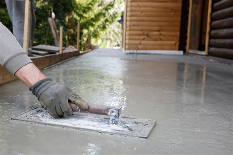 Concrete skim coat. Concrete needs no ongoing maintenance. But occasionally it needs repair, particularly after years of hard use or weather exposure. ... And whether your repair requires a skim coat or a four-inch ... 