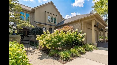 Condos for sale in west bloomfield mi. Suzanne Cavanaugh Stabile Home Realty Partners. $225,000. 2 Beds. 2 Baths. 1,303 Sq Ft. 6115 Orchard Lake Rd Unit 203, West Bloomfield, MI 48322. Step inside this beautiful second floor condo. The entry in very clean and inviting, the grounds are well maintained and it is near by great schools and amenities. 