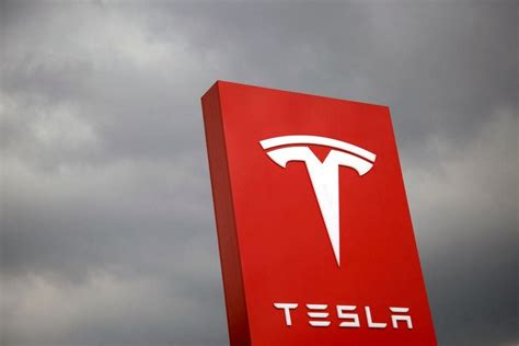 Conductores de Tesla tienen la mayor tasa de accidentes; los de BMW, la de DUI, según un estudio