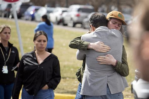 Confirman la muerte del sospechoso del tiroteo escolar en Denver