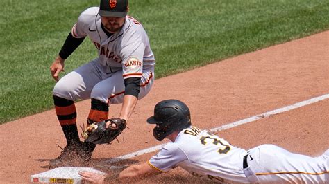 Conforto, Bailey hit 10th-inning doubles and Giants beat Pirates 8-4 to win 5th straight