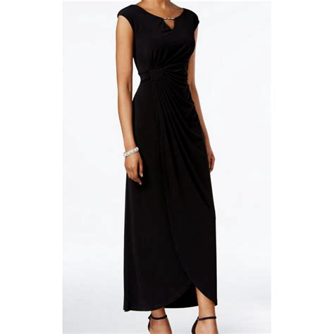 Connected apparel. At Connected Apparel, we know your work attire plays an important role in presenting yourself professionally and confidently. Our collection of women's petite work dresses offers a mature, sophisticated look perfect for the modern working woman. 