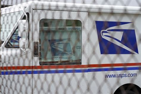 Connecticut postmaster pleads guilty to fraud in $875,000 bribery scheme with maintenance vendor