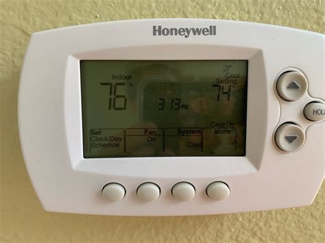 The T4 Pro Programmable Thermostat is eas