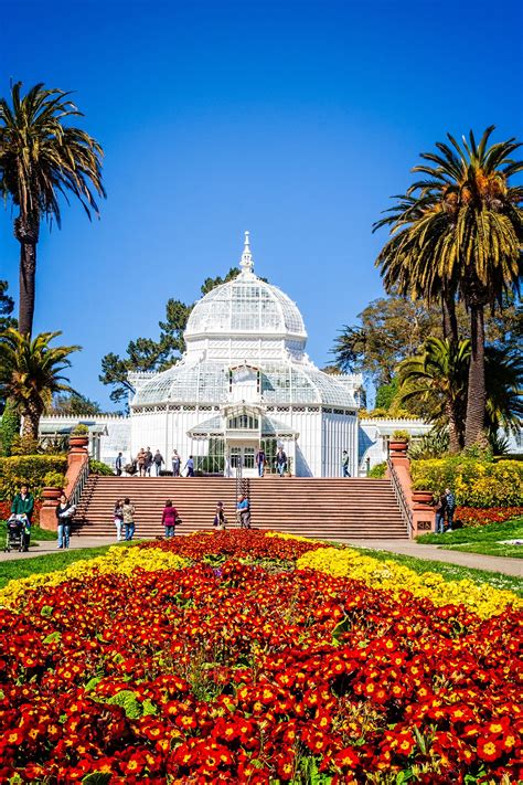 Conservatory of flowers. The Lincoln Park Commission constructed the Lincoln Park Conservatory in phases between 1890 and 1895, replacing a small greenhouse that dated from the 1870s.Nationally renowned architect … 