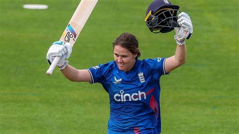 Consolation 69-run win for England in final Women’s Ashes ODI against Australia