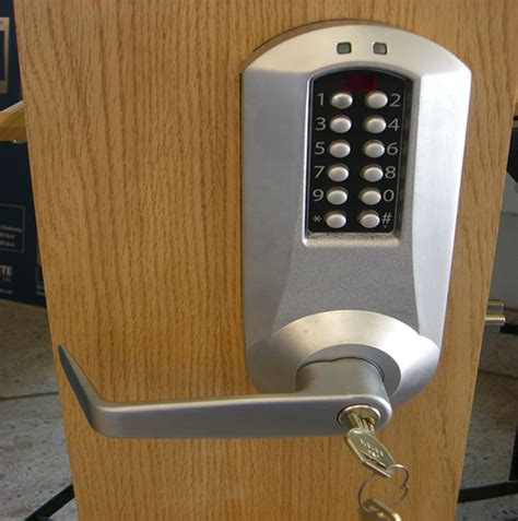 Contact locksmith in Panama City Beach, FL