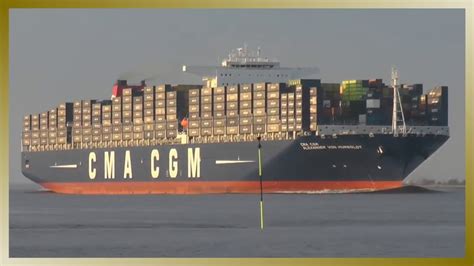 Containerschiff "CMA CGM Alexander von Humboldt" auf der Elbe