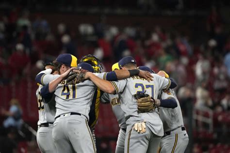 Contreras, Taylor spark Brewers to 7-3 win over Cardinals